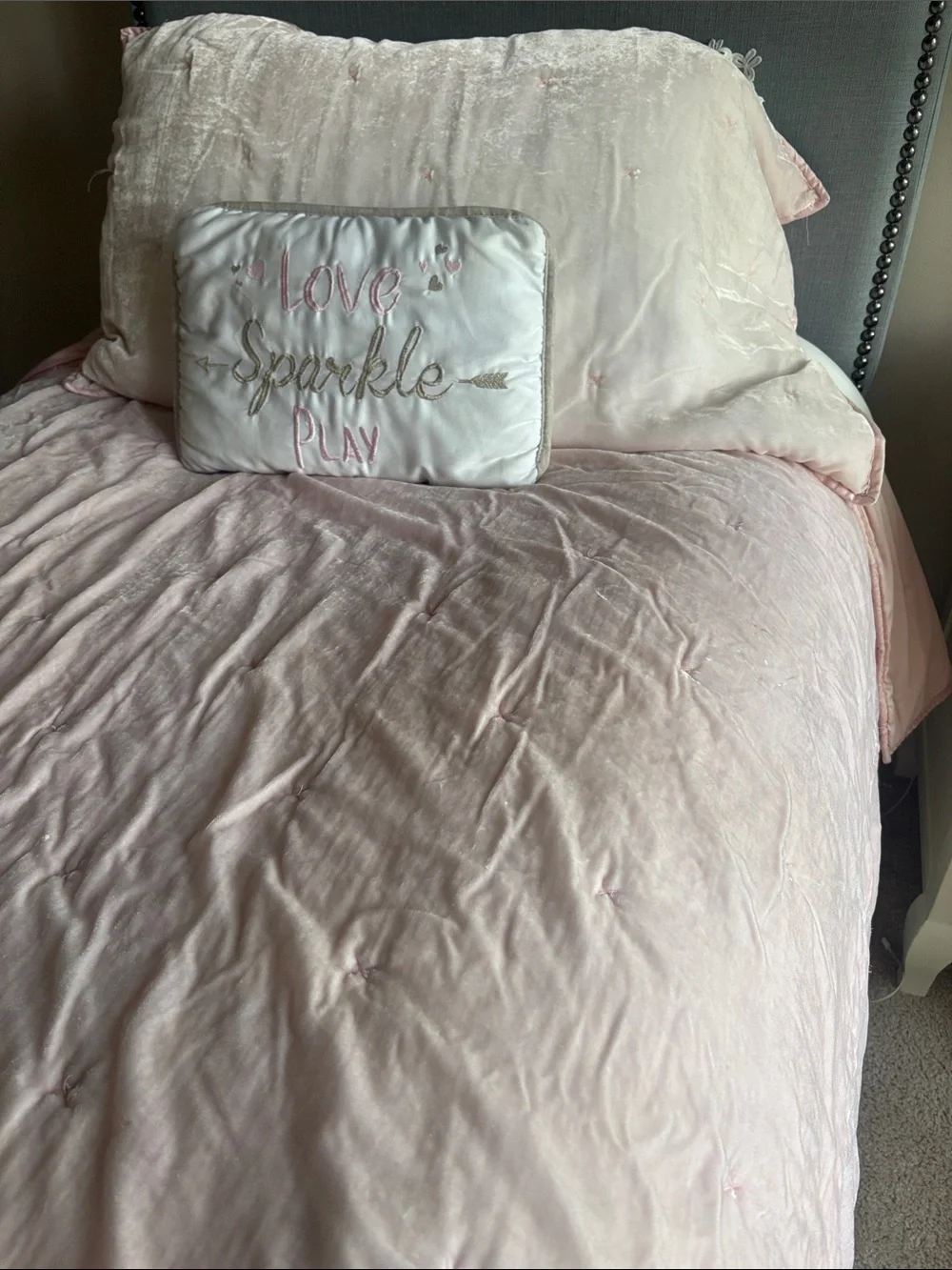 Opalhouse Pale Pink Twin Bed Comforter, standard sham &small decorative pillow.